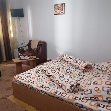 Pensiunea Pomi -Oesti Hotell Albestii Paminteni Eksteriør bilde